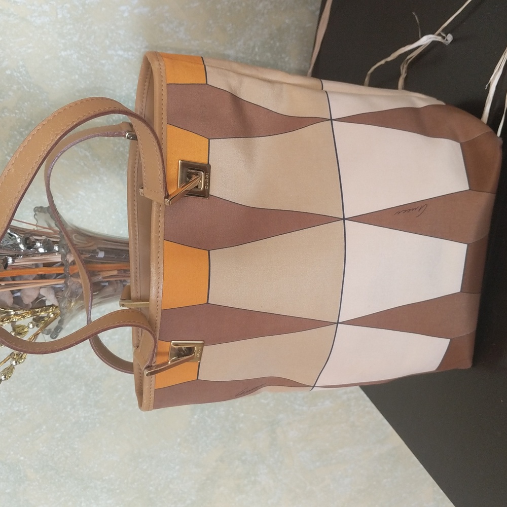 Gucci satin small bucket bag